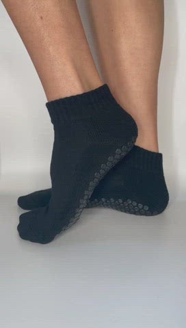 Anti-slip grip socks made out of bamboo